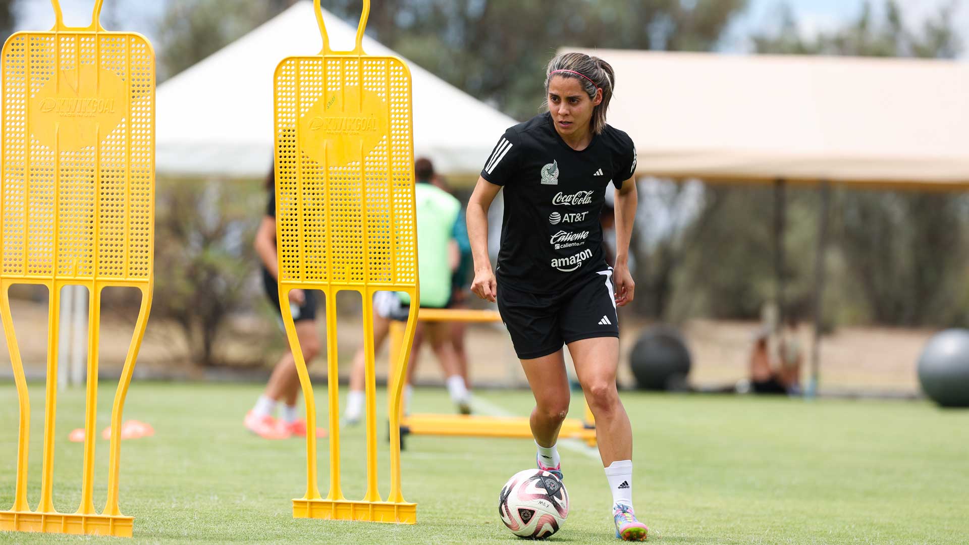 Kenti Robles, jugadora de la Selección Mexicana femenil: “Vengo a disfrutar, pero también a sumar desde la experiencia”
